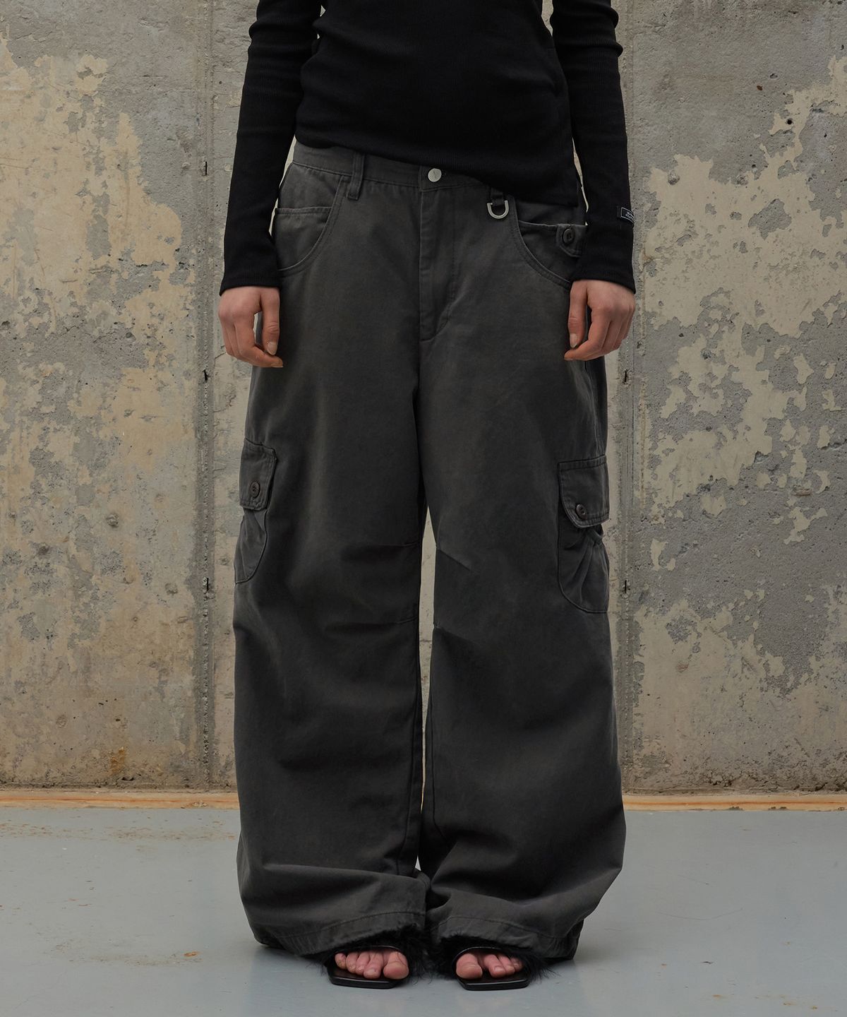 락케이크(ROCKCAKE) Draw Pocket Work Pants - Charcoal