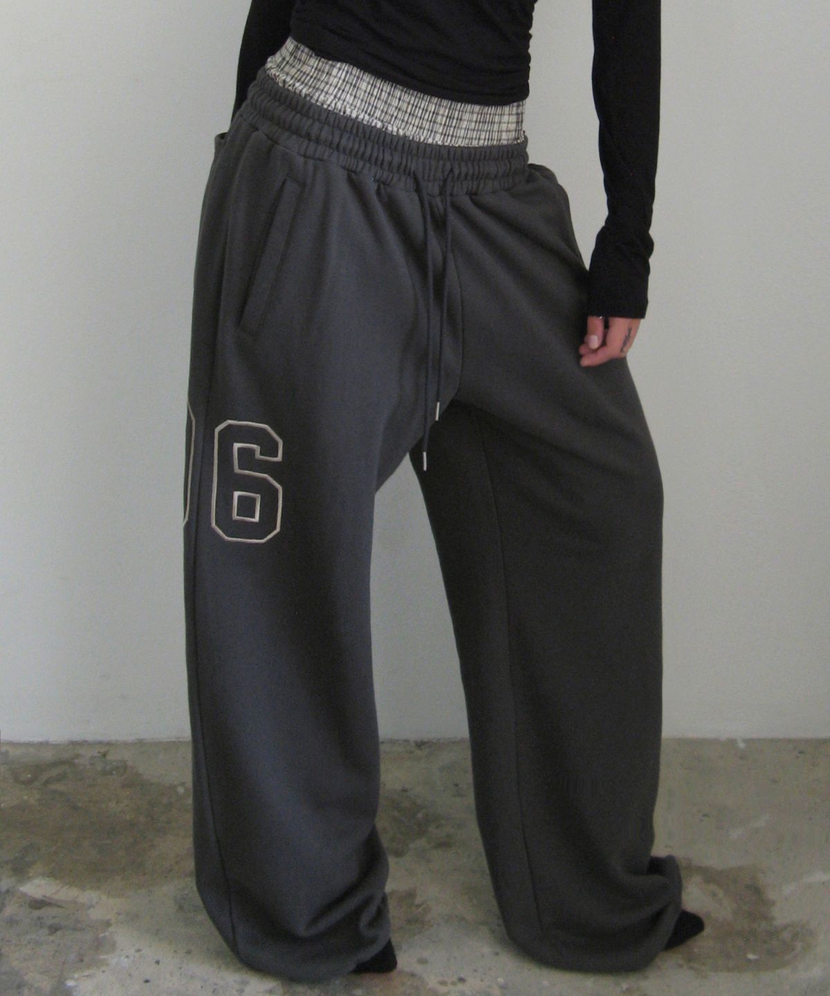 락케이크(ROCKCAKE) Check Layered 96 Wide 2way Jogger - Charcoal