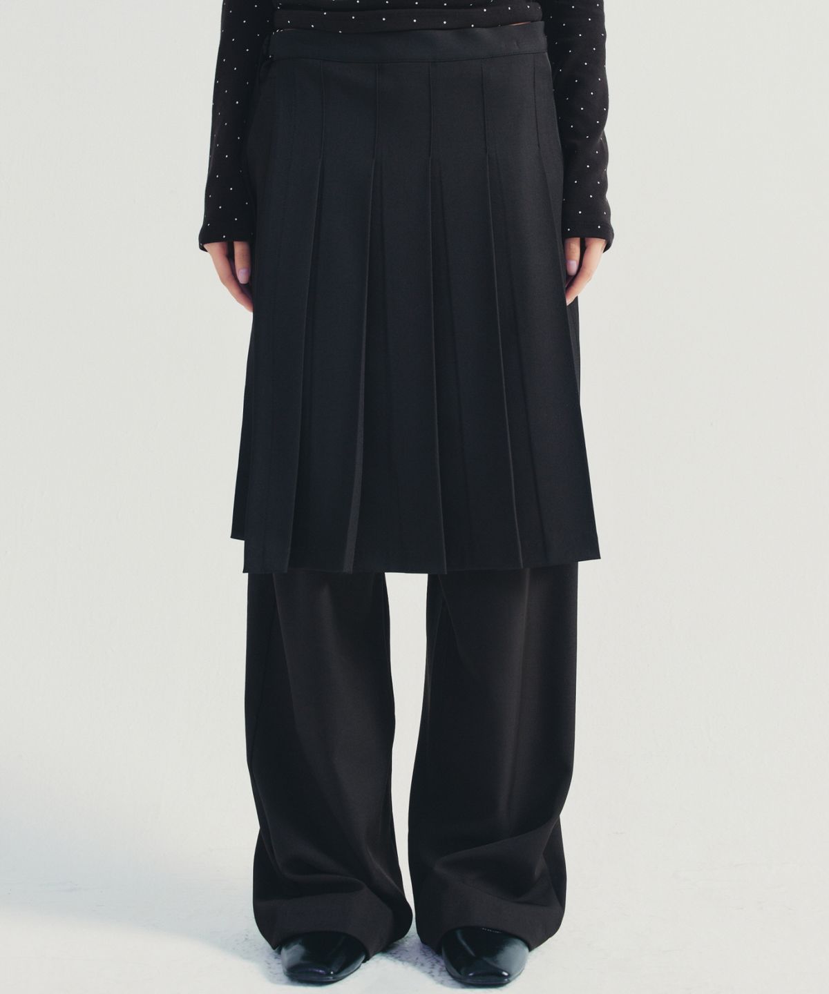 닉앤니콜(NICK&NICOLE) LAYERED PLEATS WRAP SKIRT_BLACK