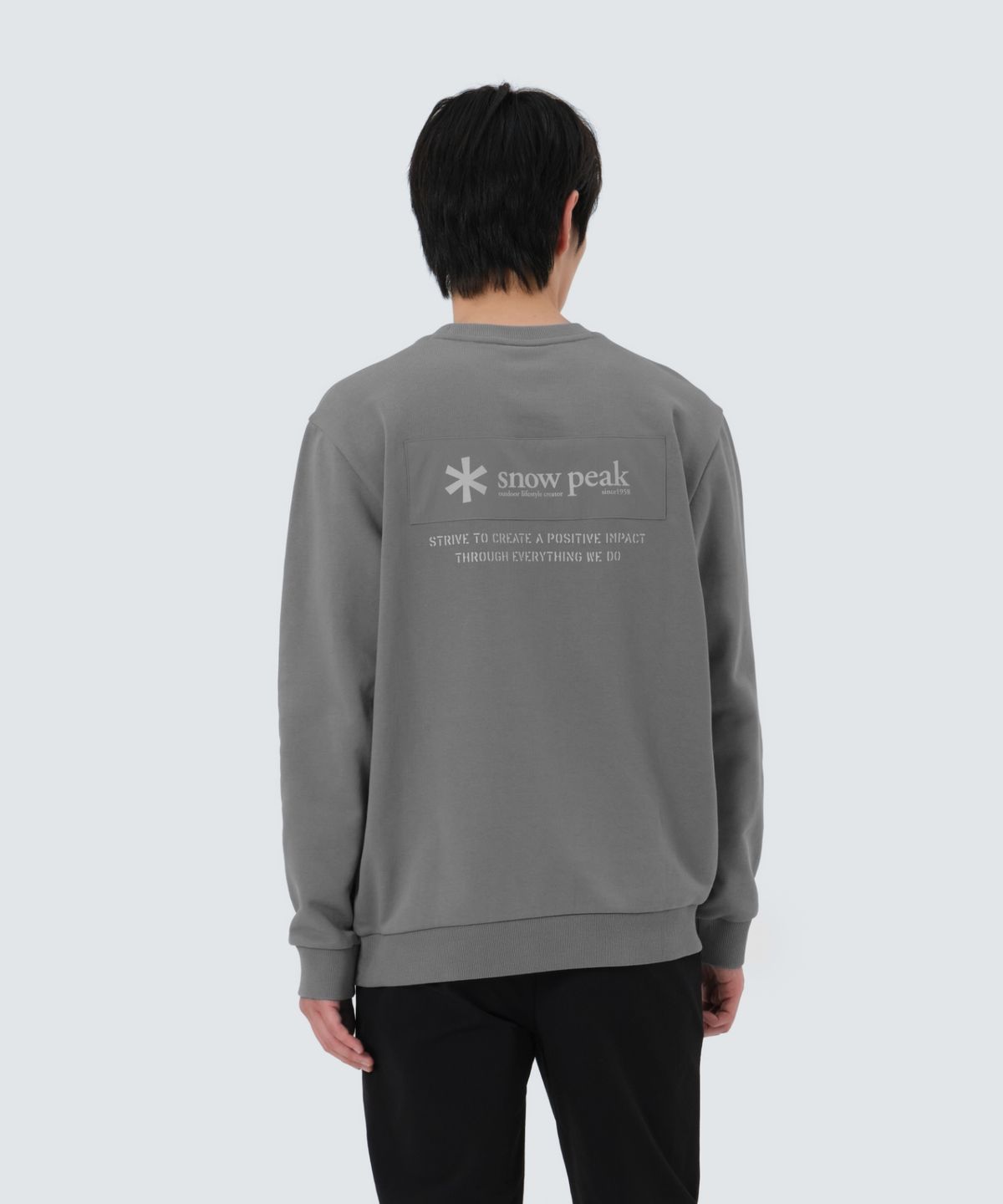 스노우피크 어패럴(SNOWPEAK APPAREL) 우븐 패치 맨투맨 (S25FMFHT24) Dark Gray