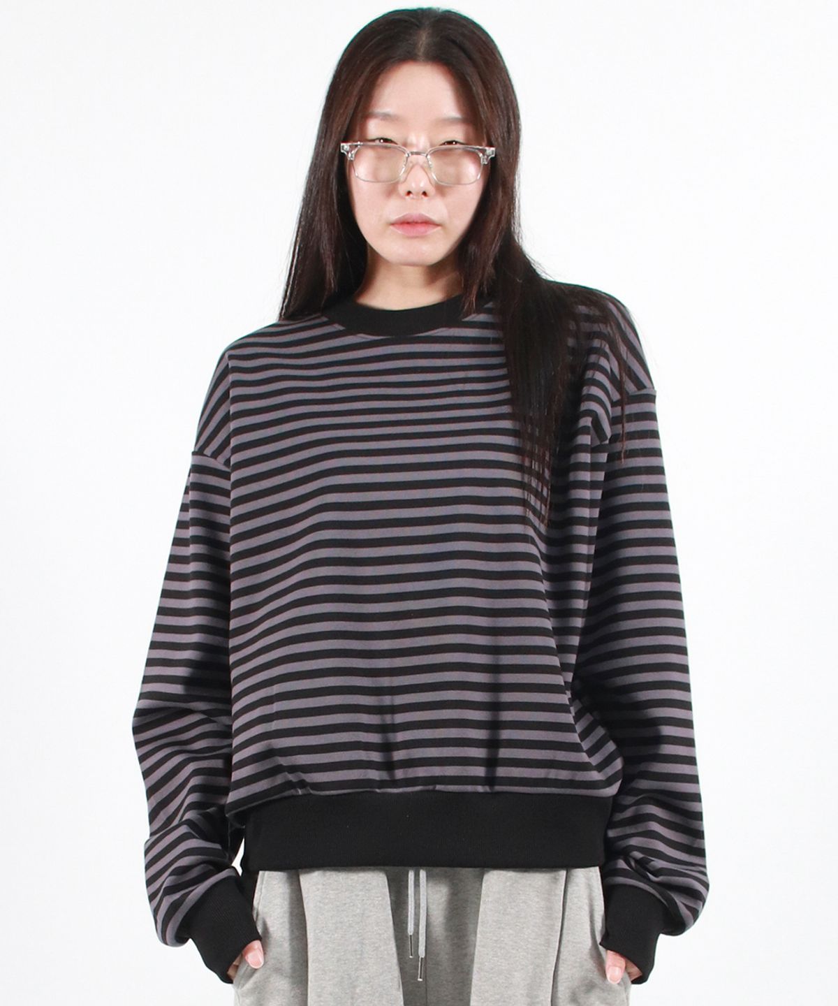 드마크(DEMARC) STRIPE MEDIUM-FIT SWEATSHIRT - Black