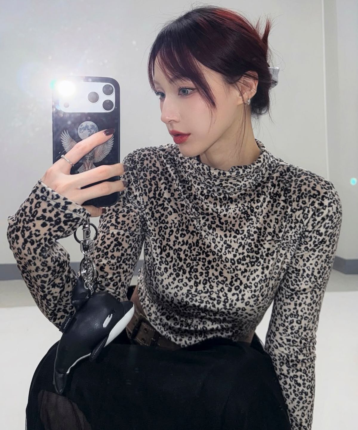 드마크(DEMARC) LEOPARD HIGH-NECK LONG SLEEVE TEE -  Beige