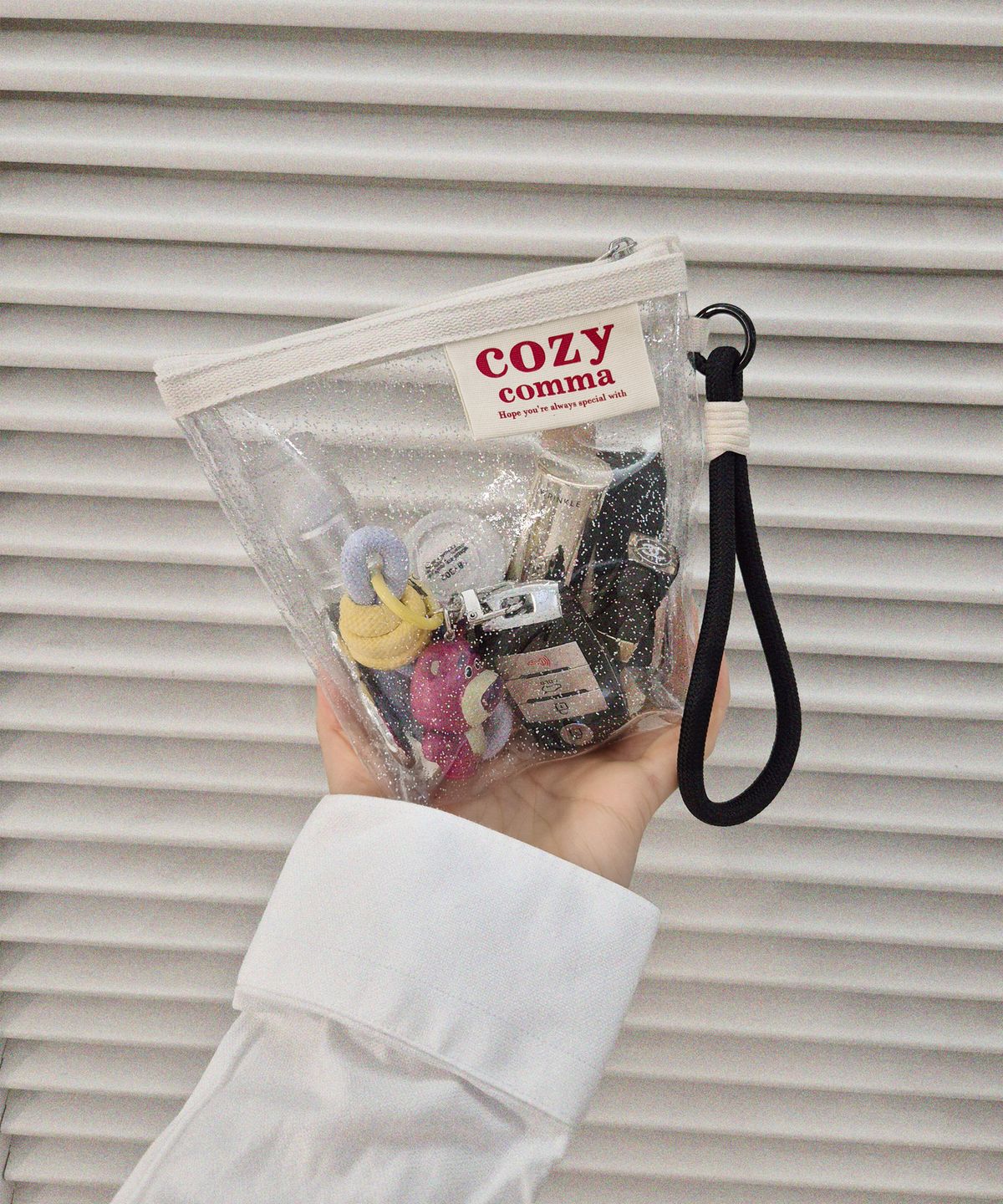 코지콤마(COZYCOMMA) 나만의 커스텀 손목 스트랩파우치_글리터 화이트