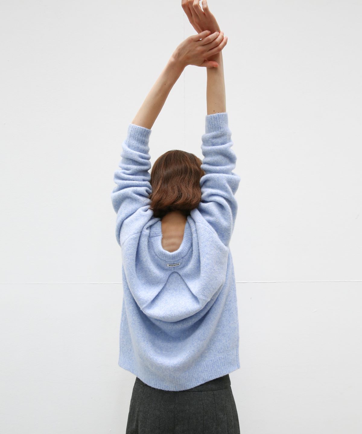 르바(LEVAR) Pleats-Back Wool Round Knit - Soft Blue