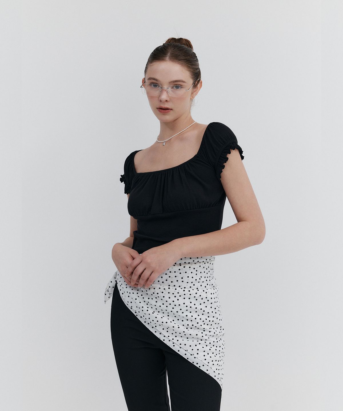 우네(OONE) Square Neck Shirring Top_Black