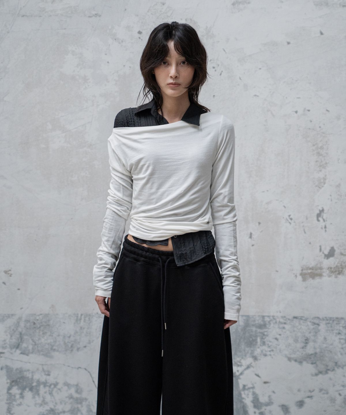 모산(MOSAN) ONE-SHOULDER LONG-SLEEVE T-SHIRT(IVORY)