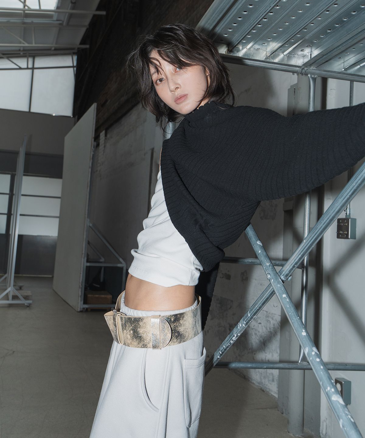모산(MOSAN) RIBBED OVERFIT TURTLENECK KNIT (BLACK)