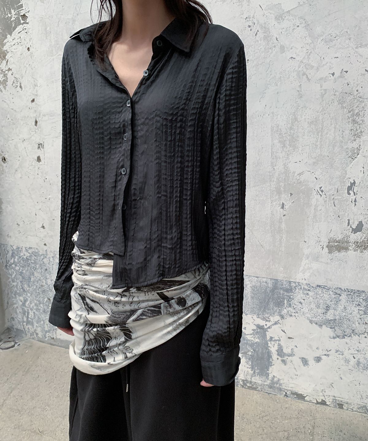 모산(MOSAN) WRINKLE STANDARD-FIT SHIRT (BLACK)