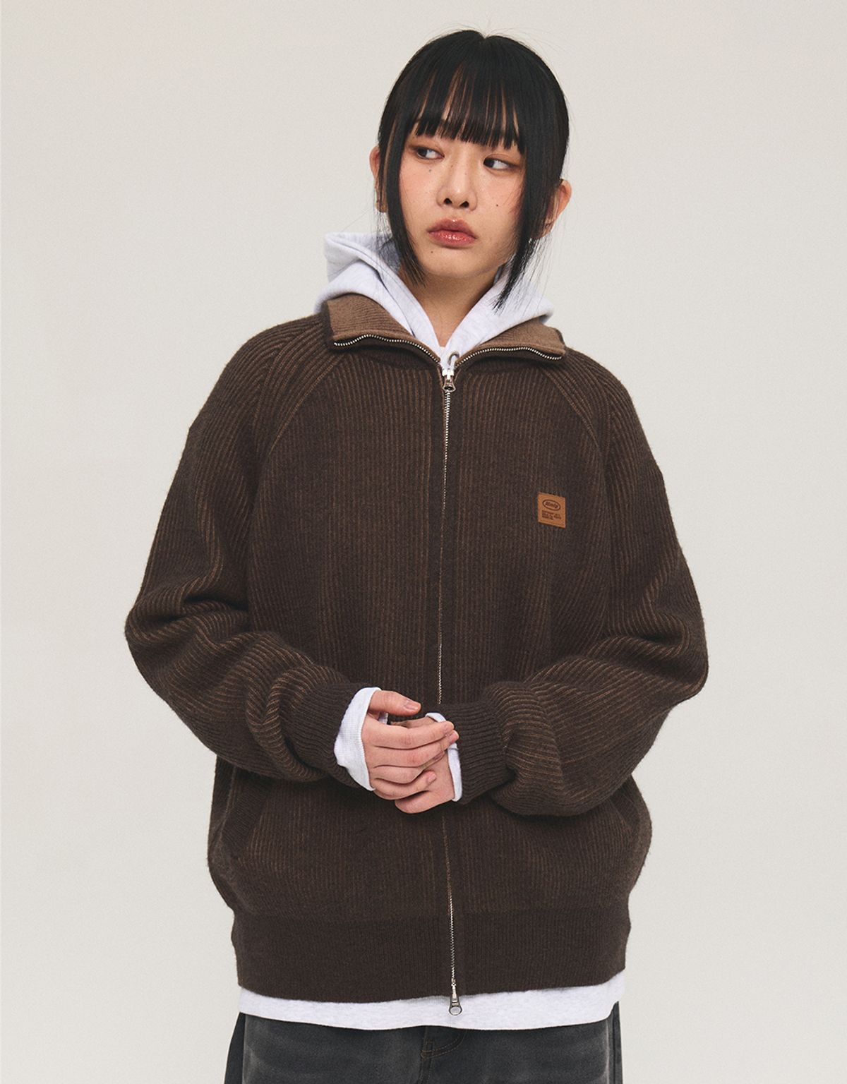 엠엠엘지(MMLG) [Mmlg] TWO TONE HIGH NECK KNIT ZIPUP (BROWN)