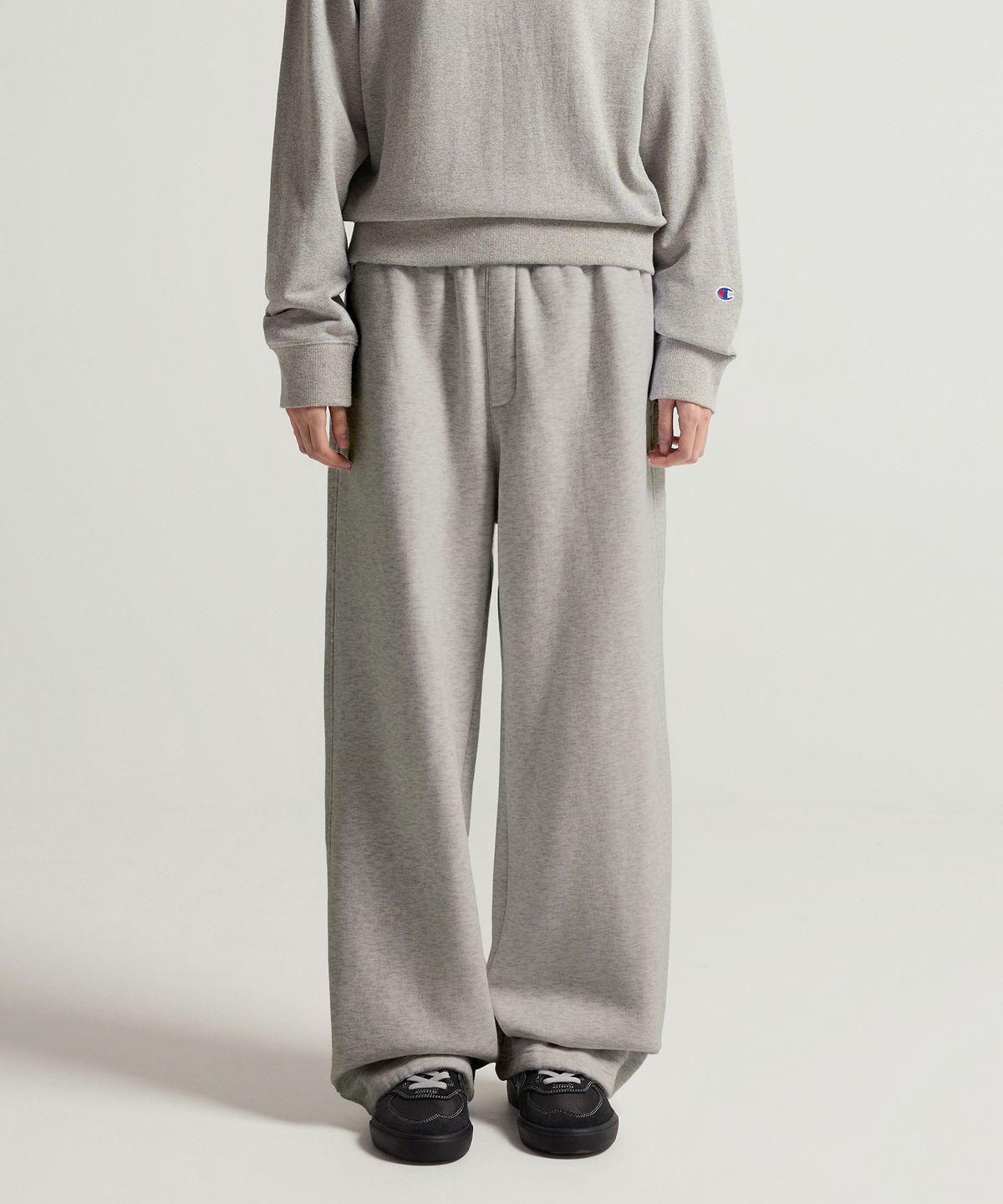챔피온(CHAMPION) 여성 C로고 릴렉스핏 기모 스웨트 팬츠 Grey