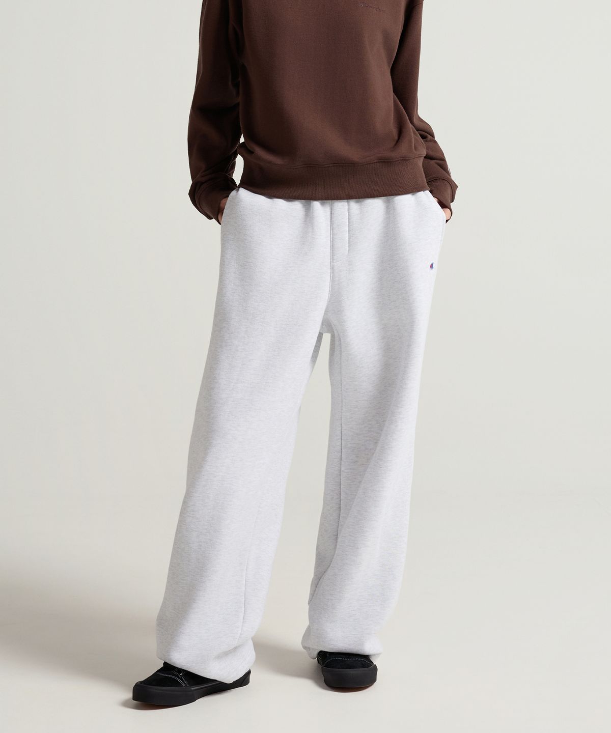 챔피온(CHAMPION) 여성 C로고 릴렉스핏 기모 스웨트 팬츠 Light Grey