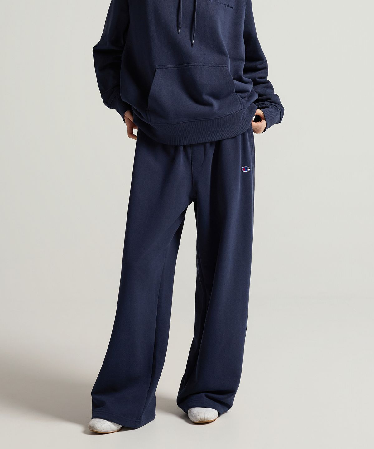 챔피온(CHAMPION) C로고 릴렉스핏 스웨트 팬츠 Navy