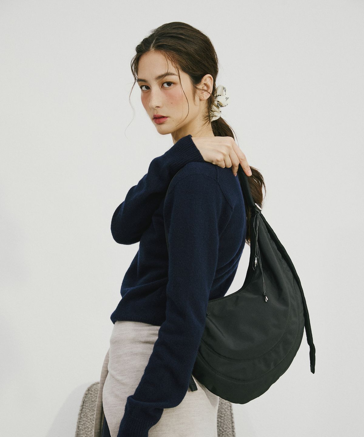 조에뜨(ZOEET) PEBBLE SHOULDER FABRIC BAG (MIDNIGHT)