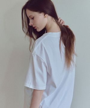 [블랜드] 에센스 라운드 솔리드 티셔츠 1color