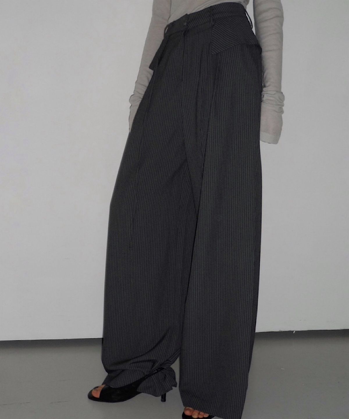 아포엠(APOEM) Flap Stripe Slacks - 2colors