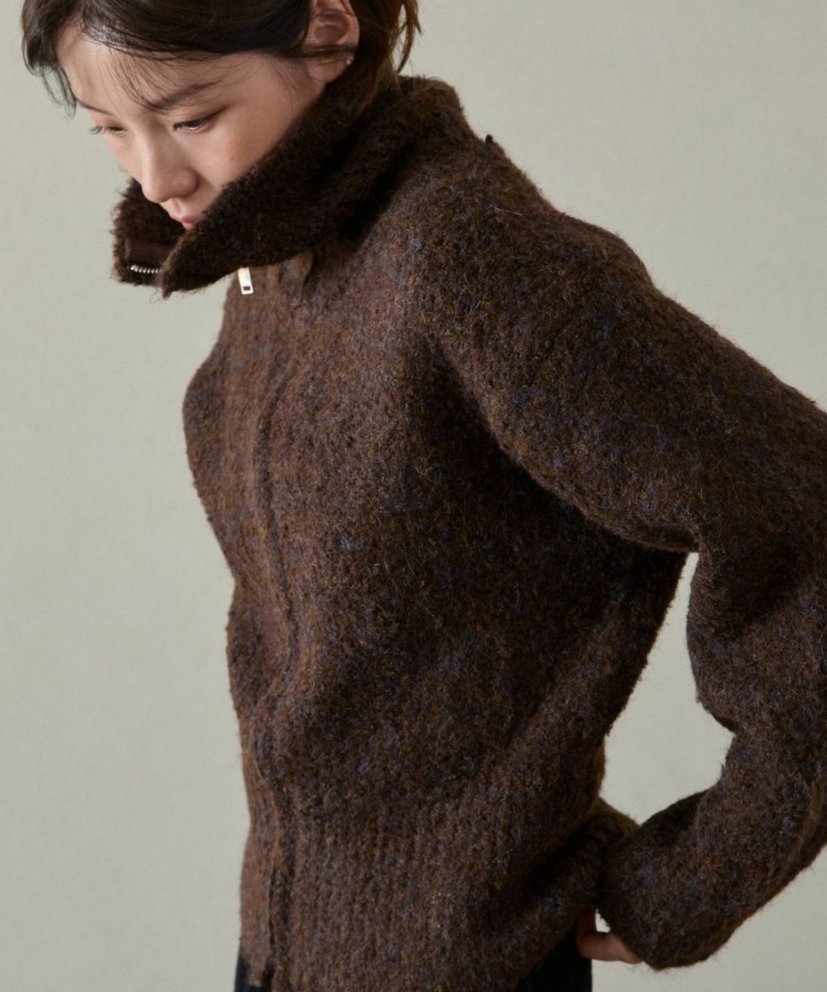 위오이(WIOE) Ru Zip-up Knit Cardigan_Brown