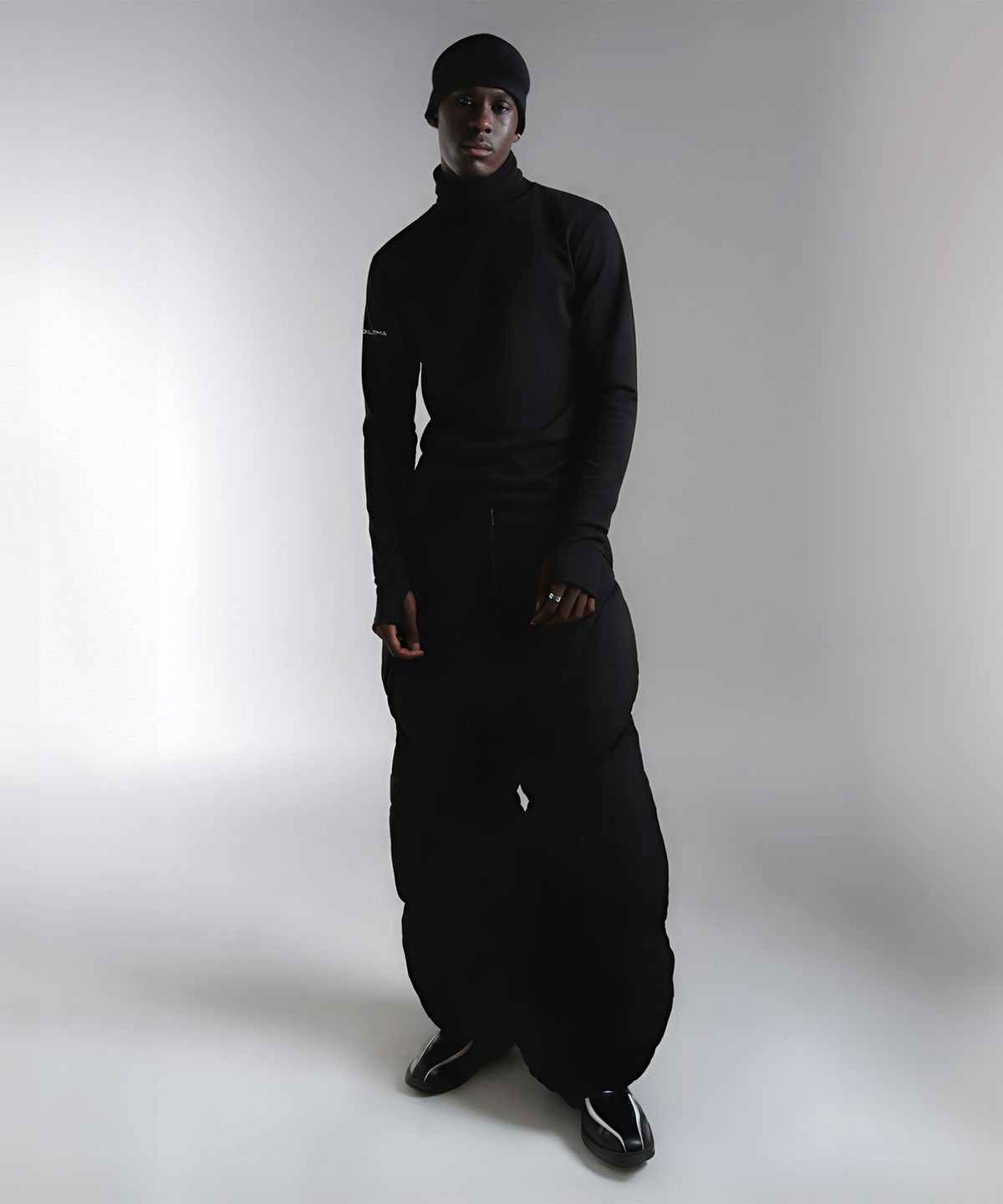 월드딜레마(WORLDDILEMA) High Neck Long Sleeve T-Shirts (Black)