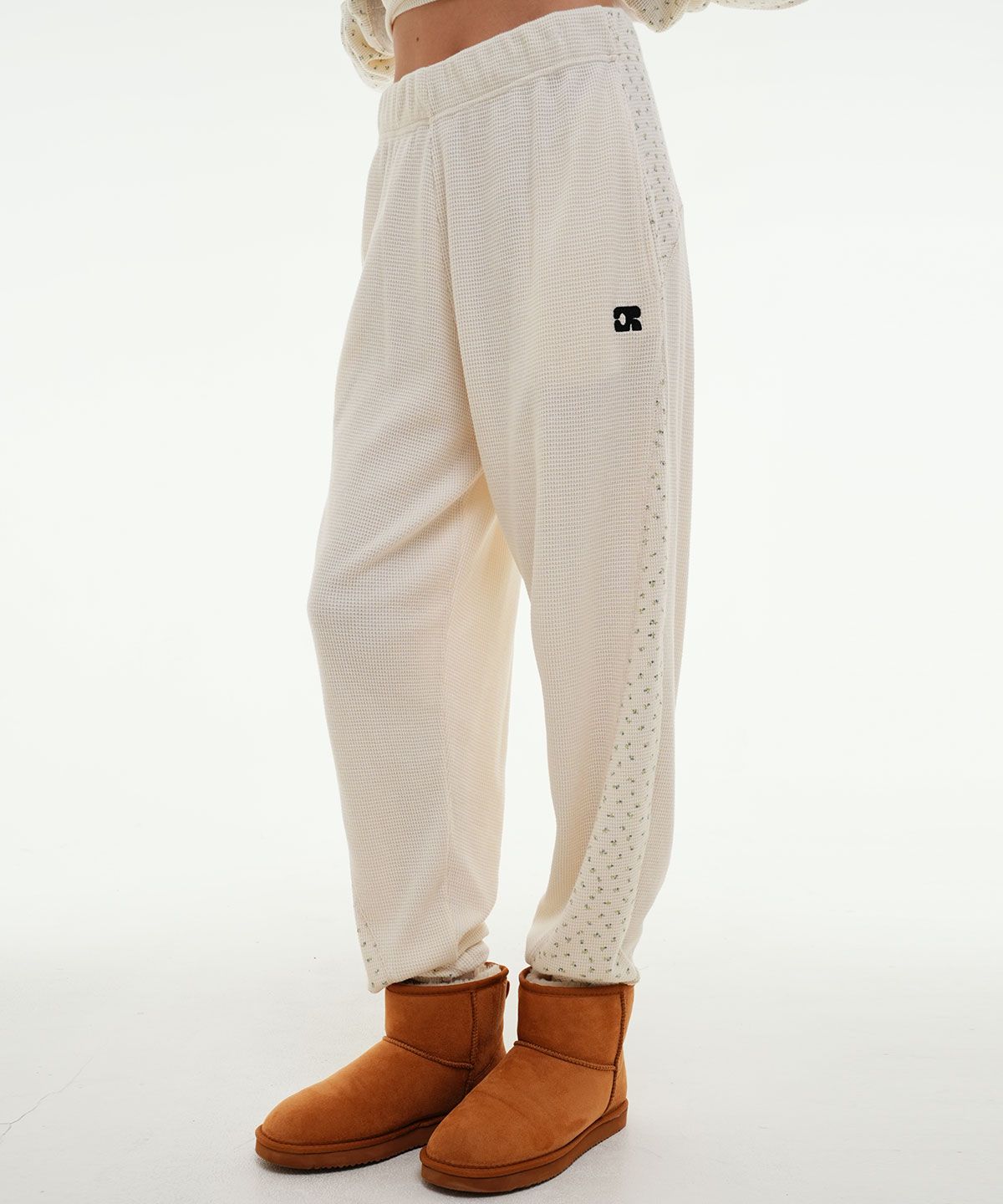 센토르(CENTAUR.KR) WAFFLE FLOWER COLOR BLOCK SWEATPANTS_IVORY
