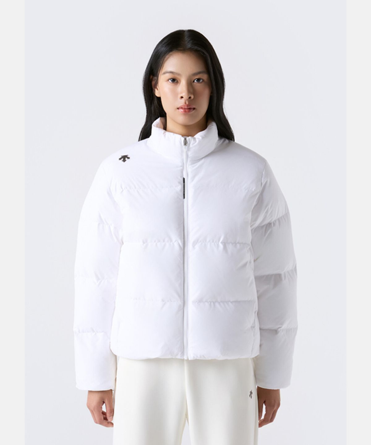 데상트(DESCENTE) 에센셜 숏 푸퍼 컴포트핏 다운 자켓 화이트 SR423UDJO1