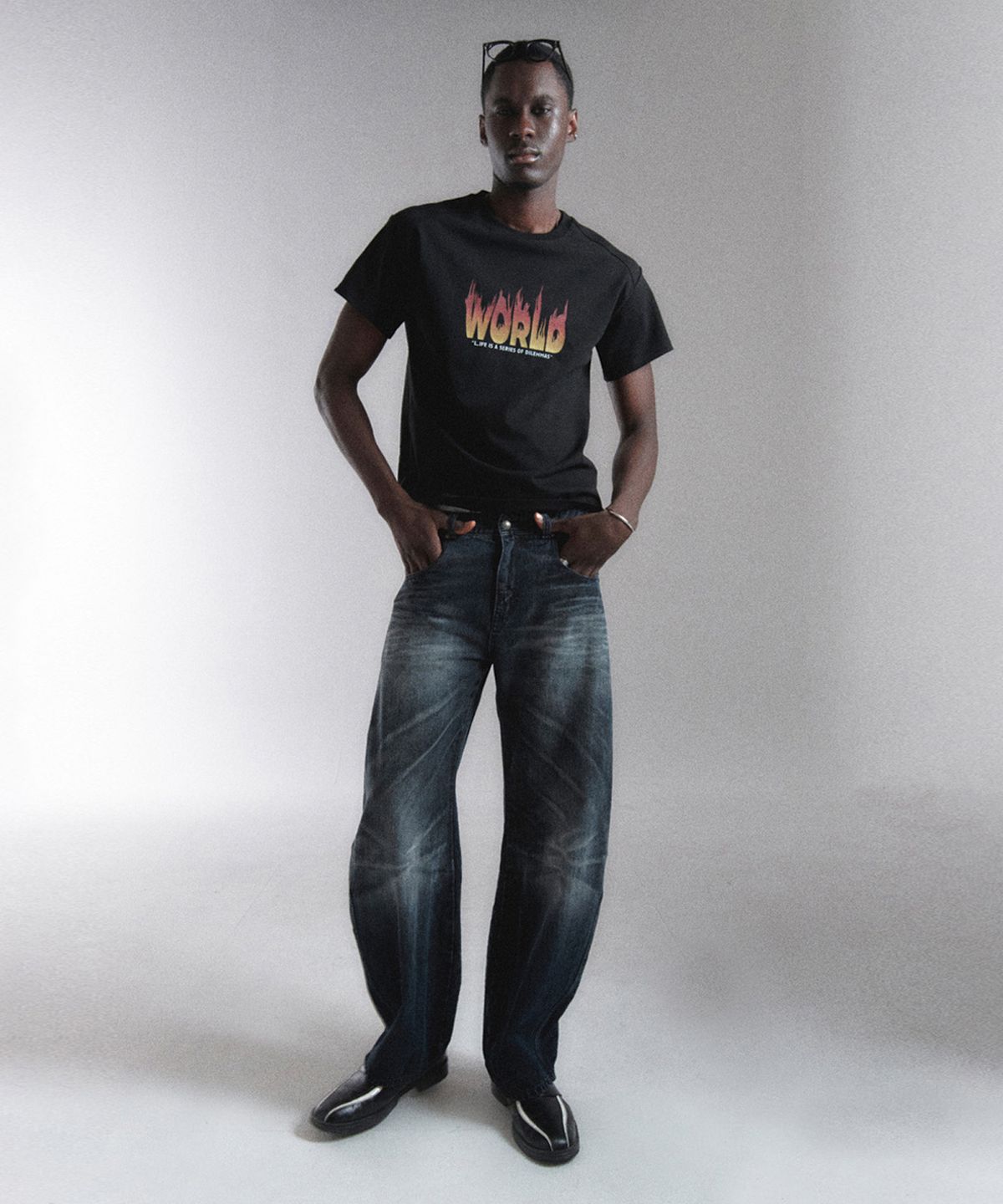 월드딜레마(WORLDDILEMA) WORLD Fire Printing T-Shirts (Black)
