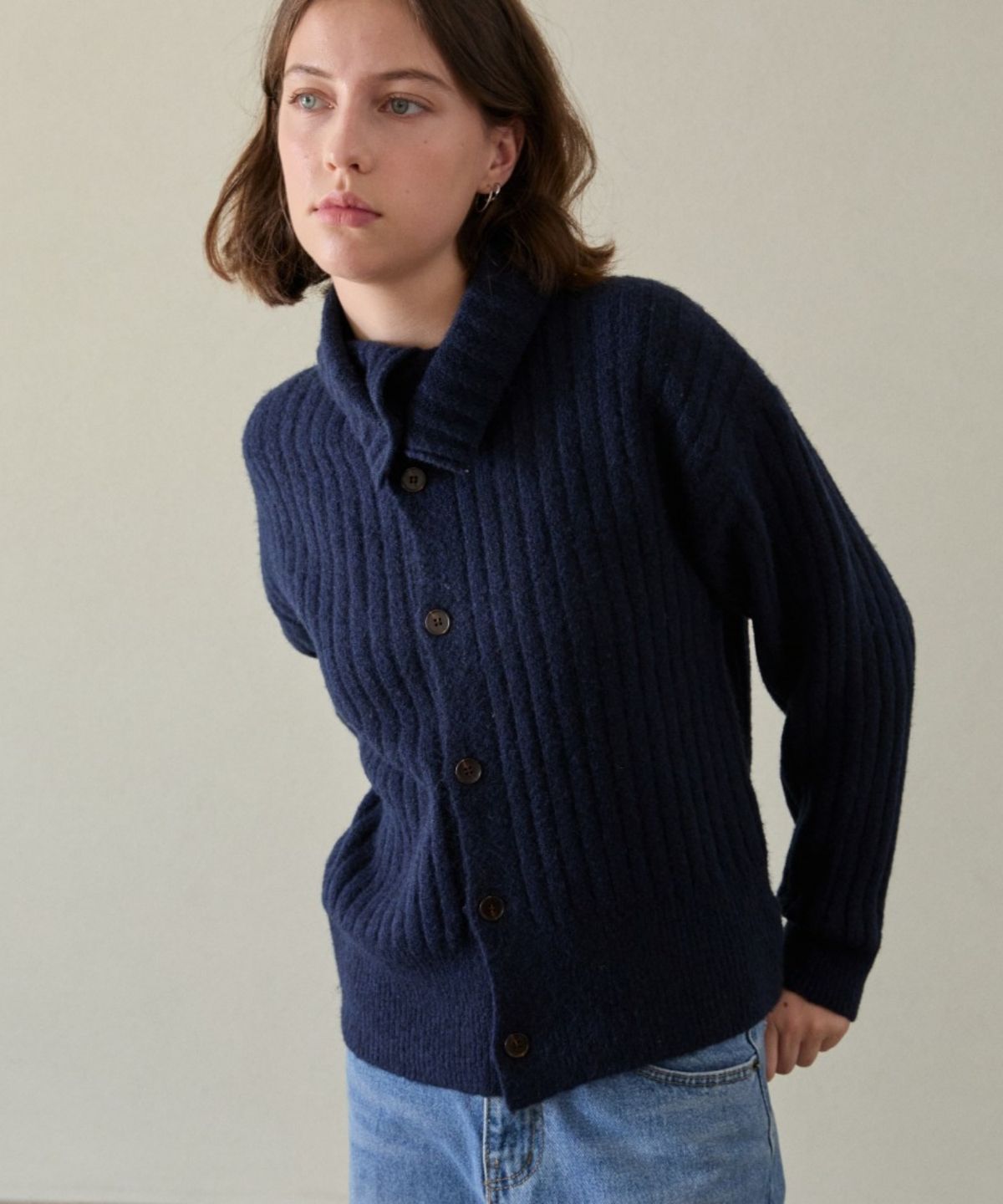 위오이(WIOE) High-neck Button Knit Cardigan_Navy
