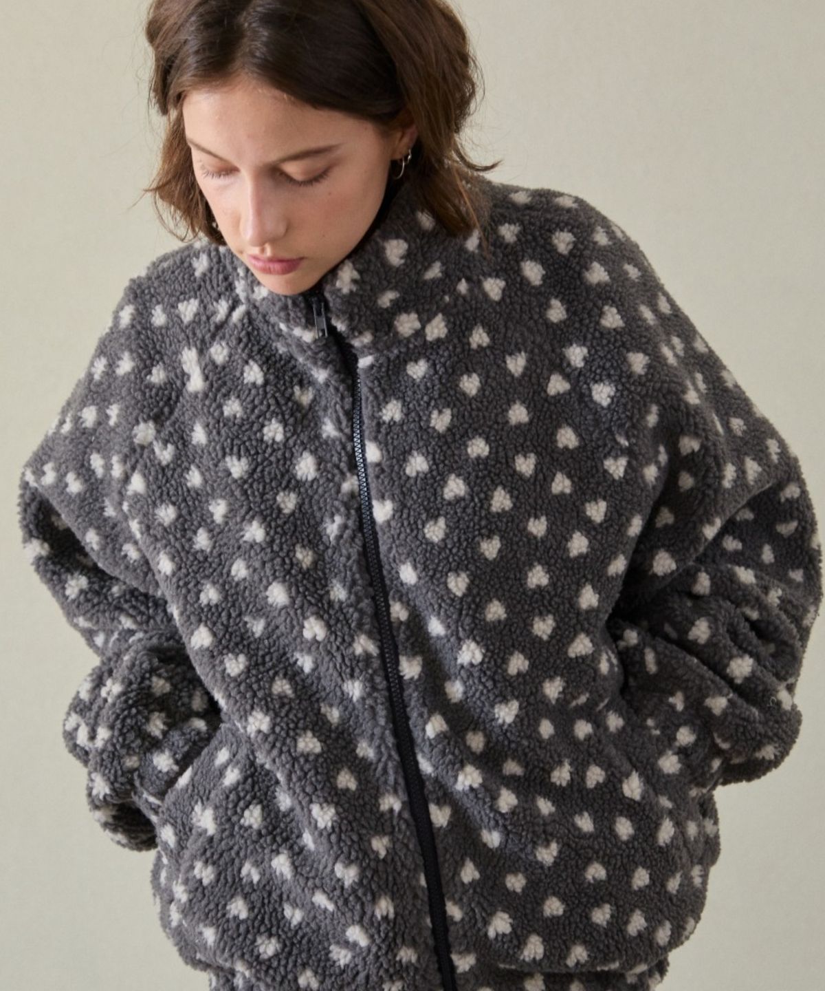 위오이(WIOE) Heart Dumble Fleece Jacket_Grey