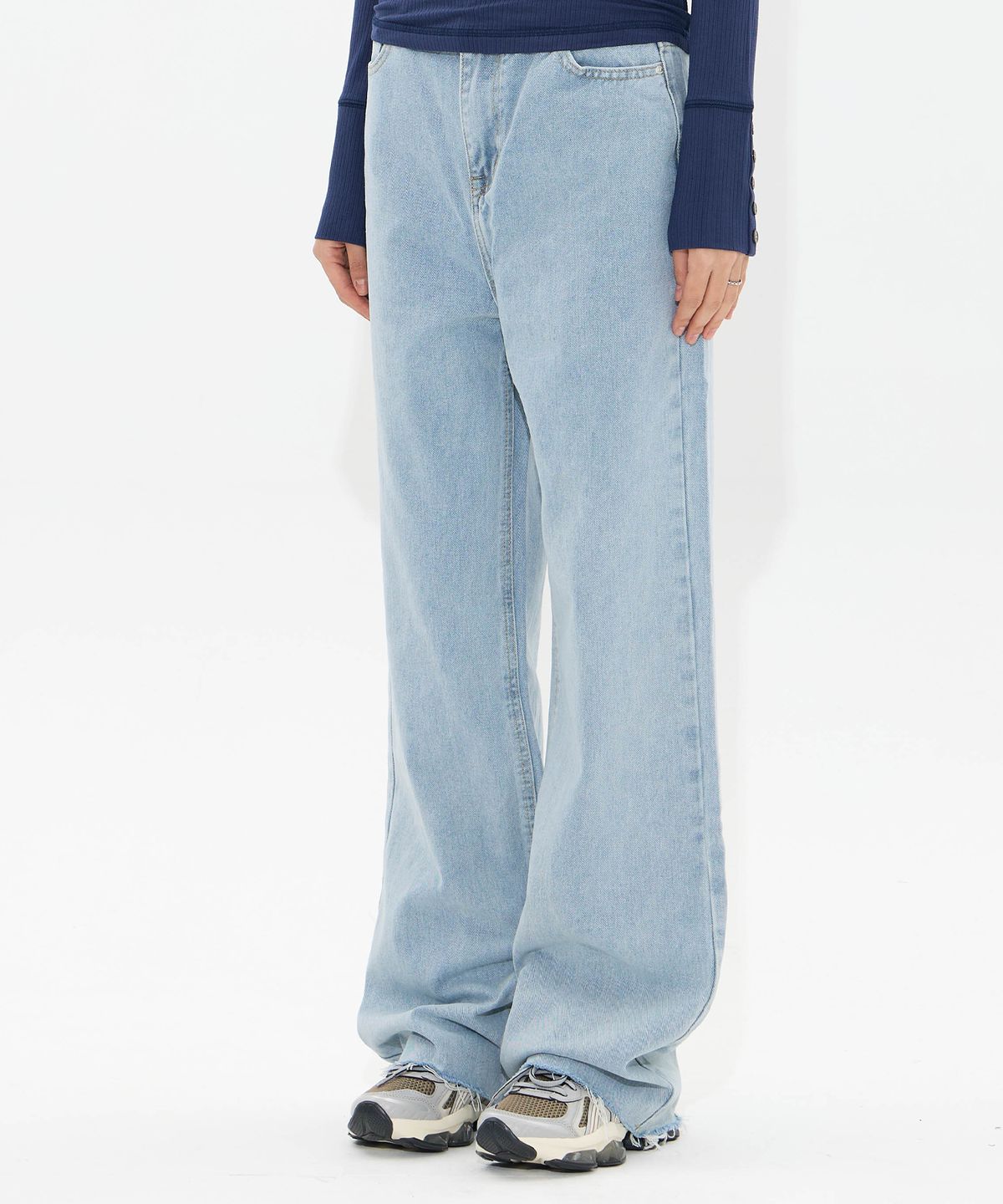 모아(MOAA) Fray Hem cut Jeans (WASHED LIGHT BLUE)