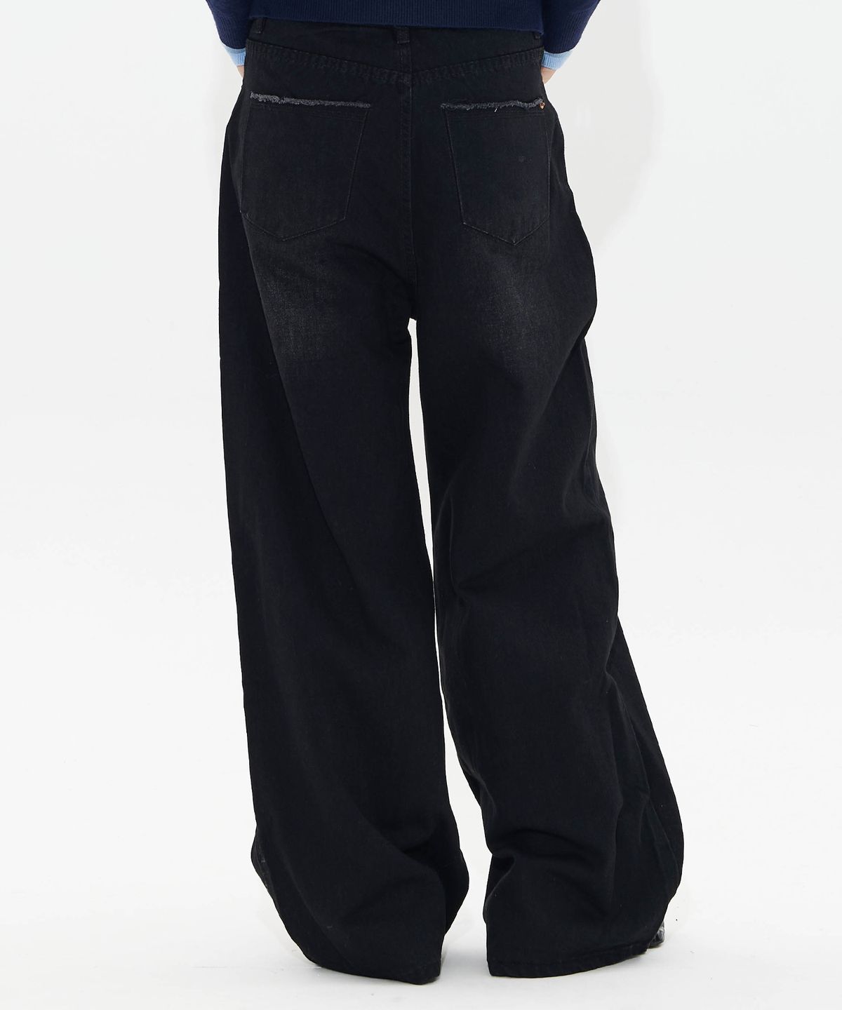 모아(MOAA) Fray pocket Wide JEANS (WASHED BLACK)