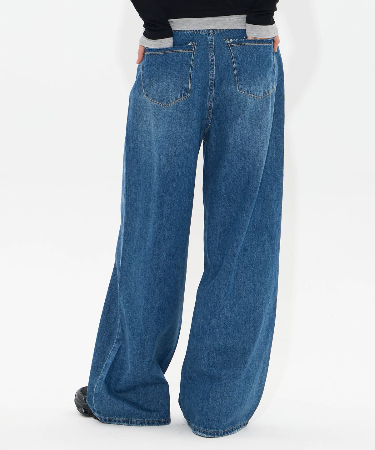 모아(MOAA) Fray pocket Wide JEANS (WASHED BLUE)