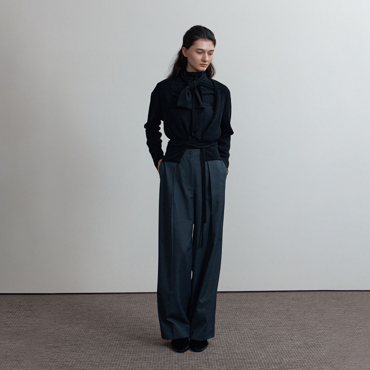 퍼블리카엑스(PUBLICKA X) ROWE BLOUSE BLACK