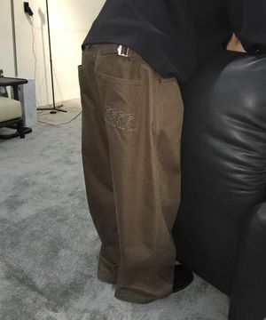 소셜 그래픽 와이드 데님_브라운