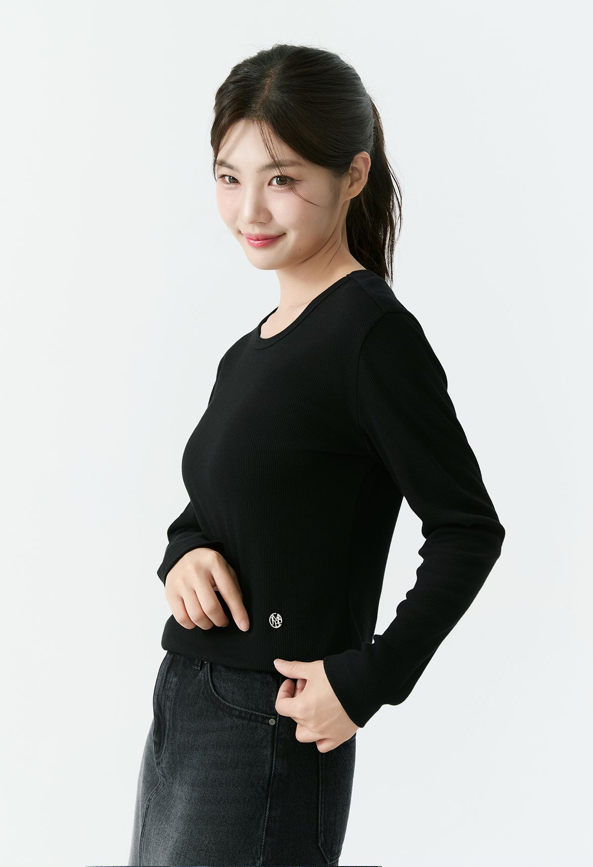 잠뱅이(JAMBANGEE) 여성) 골지 베이직 라운드넥 슬림 긴팔 티셔츠 AP3WTL555-BK