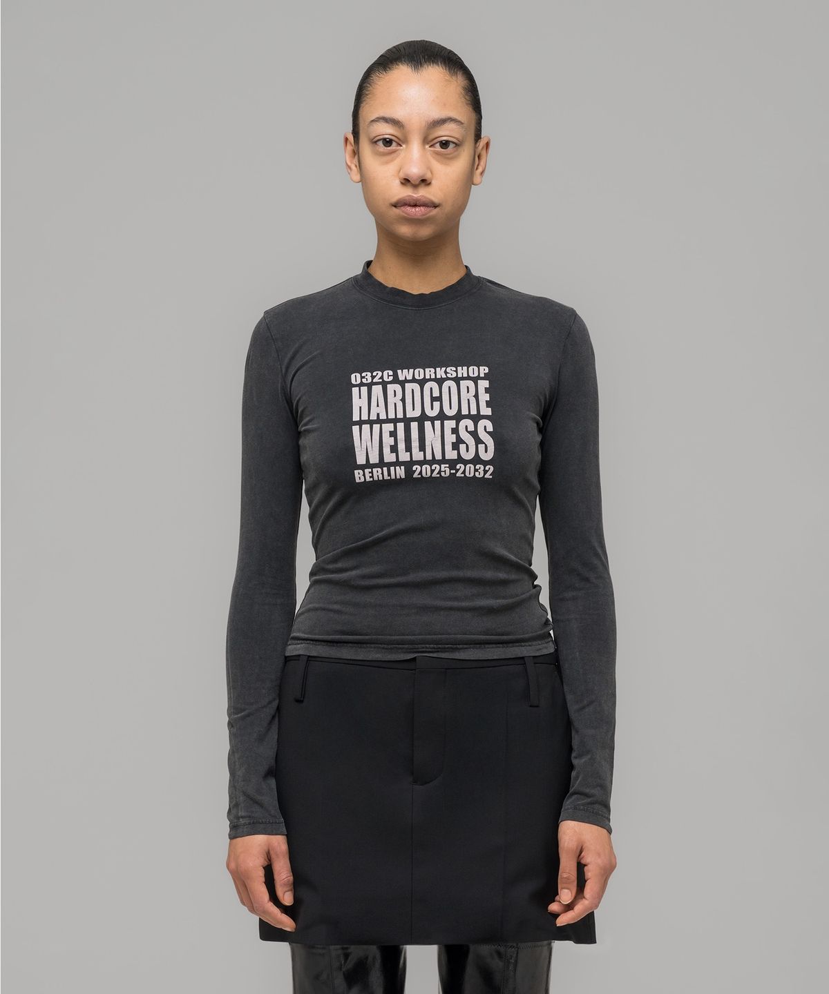 032씨(032C) (W) 하드코어 웰니스 타이트 롱슬리브 페이디드 블랙 HARDCORE WELLNESS TIGHT LONGSLEEVE FADED BLACK