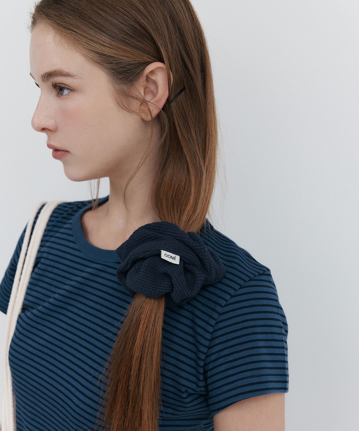 우네(OONE) Waffle Scrunchie_Navy