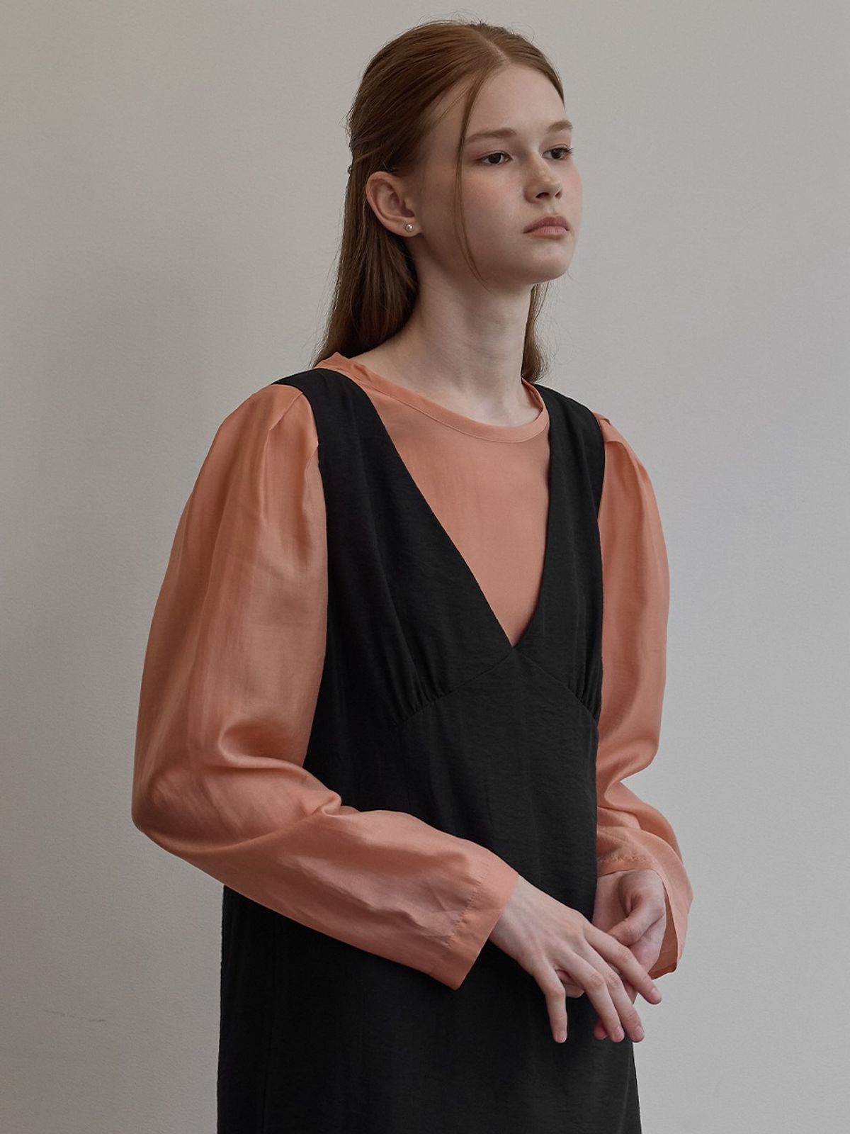 비뮤즈맨션(BEMUSE MANSION) Sheer volume blouse - Salmon buff