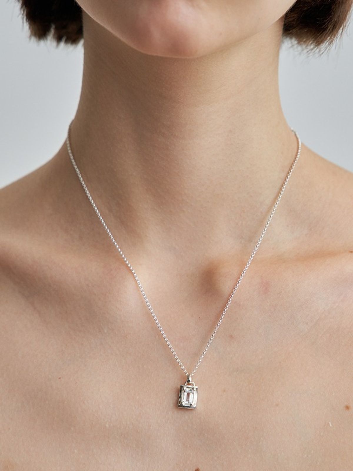 플릿(FLIT) SAND DUNE STONE NECKLACE (CLEAR QUARTZ)