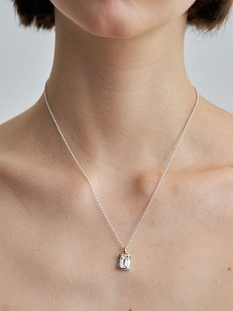 SAND DUNE STONE NECKLACE (CLEAR QUARTZ)