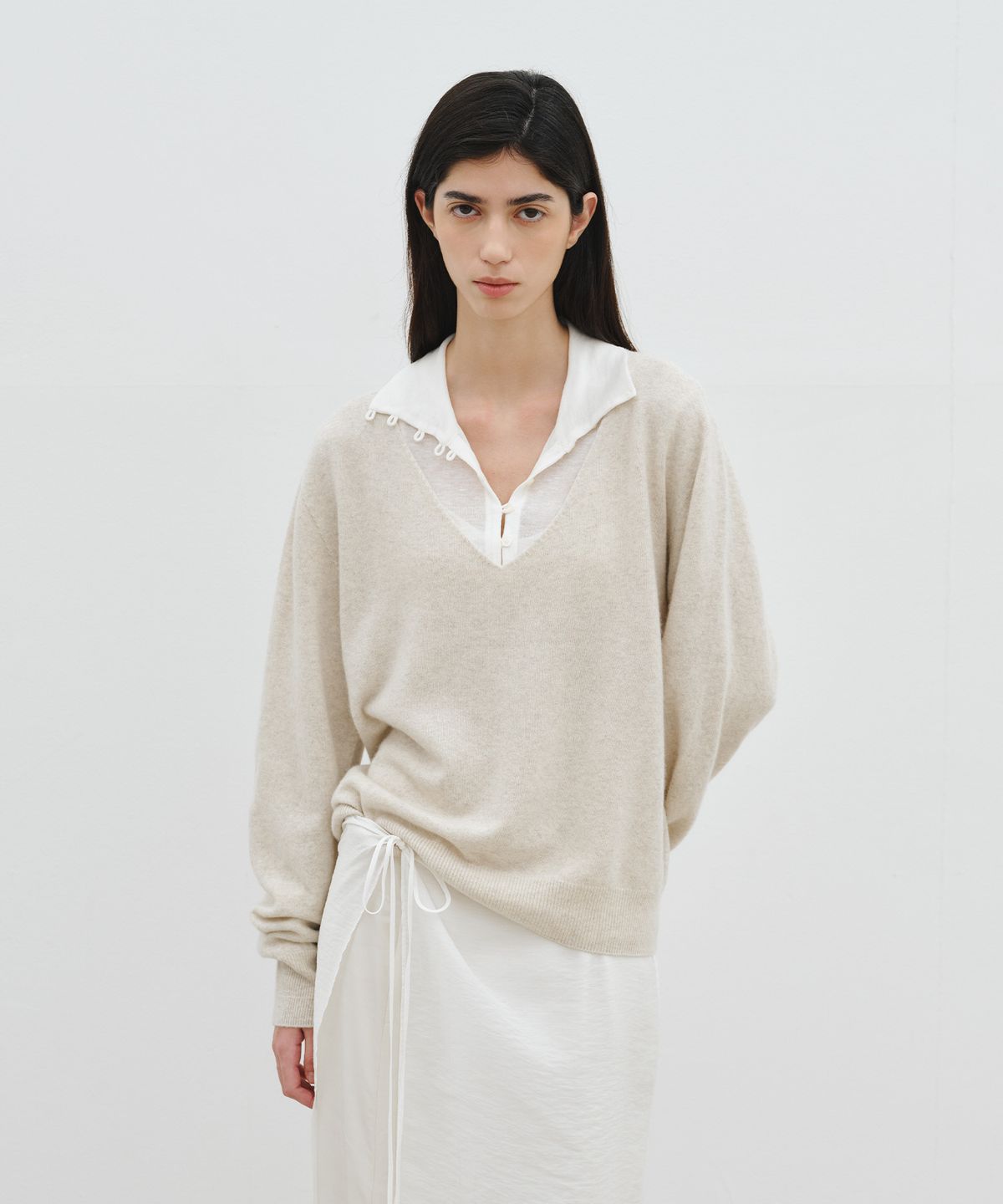 리플레인(REPLAIN) WOOL CASHMERE DEEP V-NECK TOP_PALE BEIGE