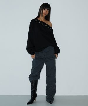 Unbalance Stud Sweatshirt (BLACK)