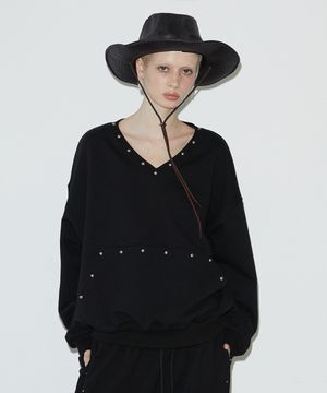 V-neck Stud Sweatshirt (BLACK)