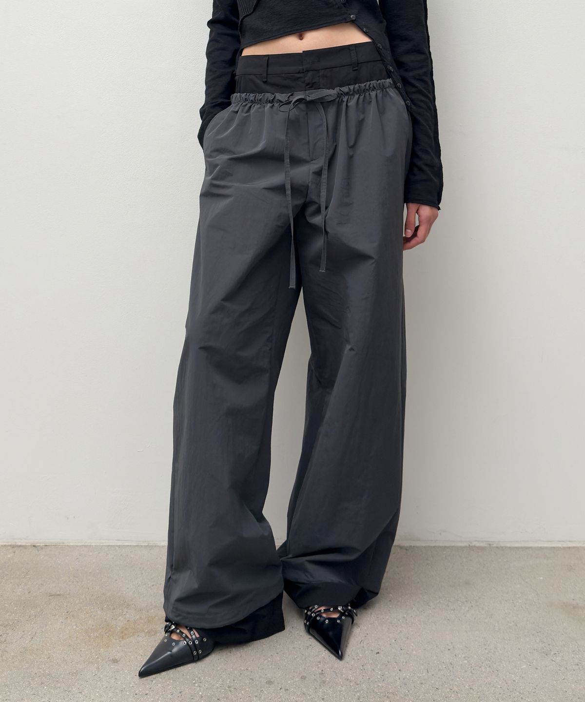 다이애그널(DIAGONAL) LAYERED STRAP TROUSERS (dark grey)