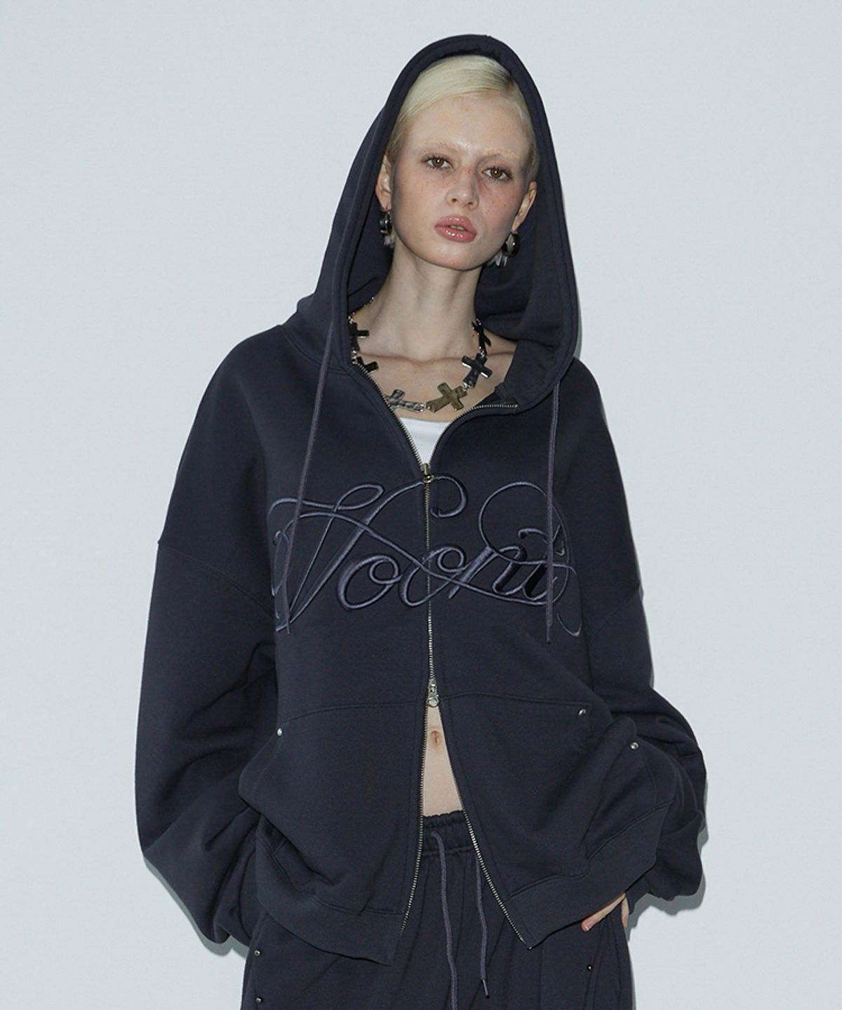분트(VOONT) Lettering Embroidery Zip-up (CHARCOAL)