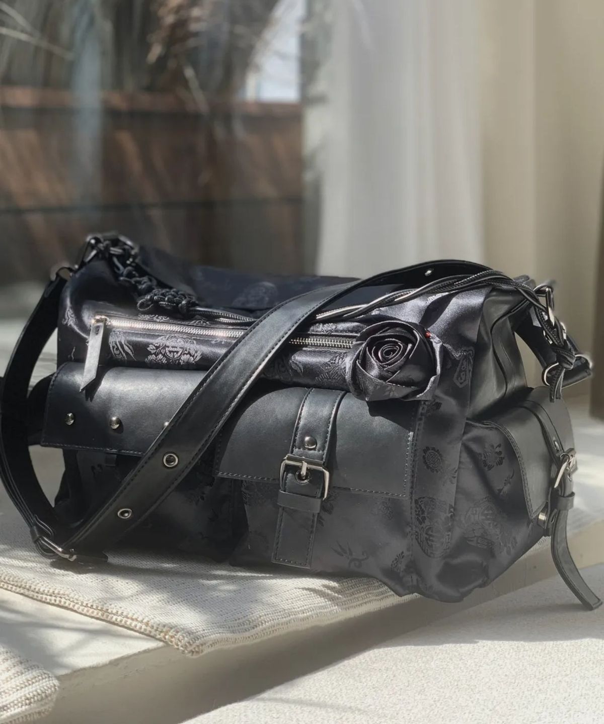 칠 하나 투 구육(71TO96) 휘담백 미디움 Whidam Bag Medium (Black)