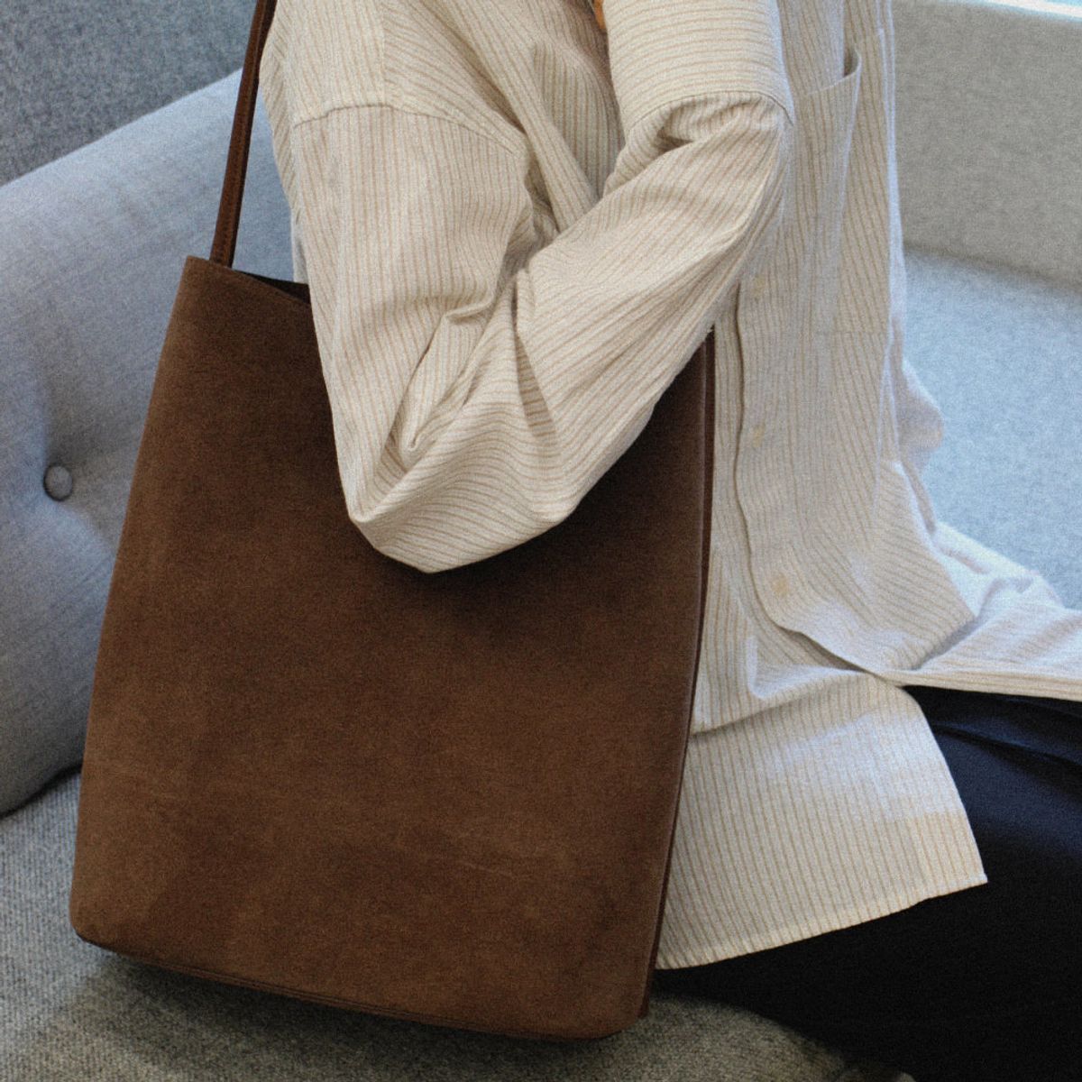 로서울(ROH SEOUL) Large Mug shoulder bag Suede Chestnut