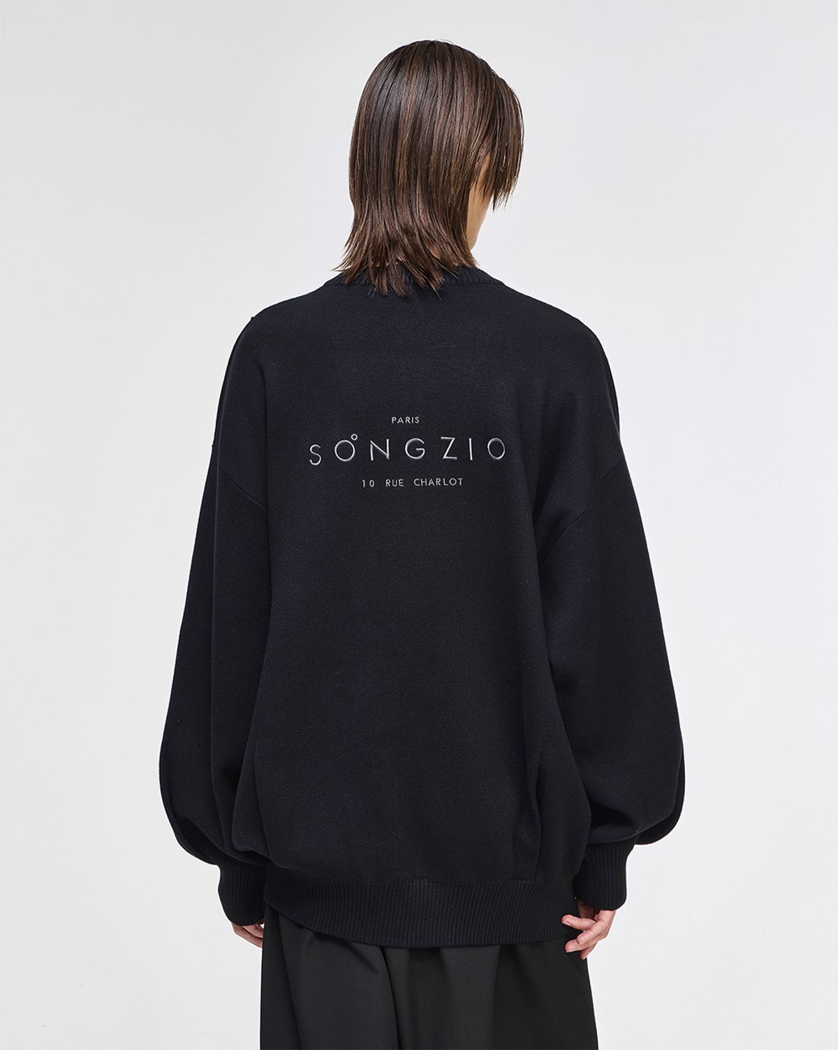 송지오(SONGZIO) 송지오옴므 오리진 파리 볼륨 크루넥 니트 블랙 SH5KT500BK