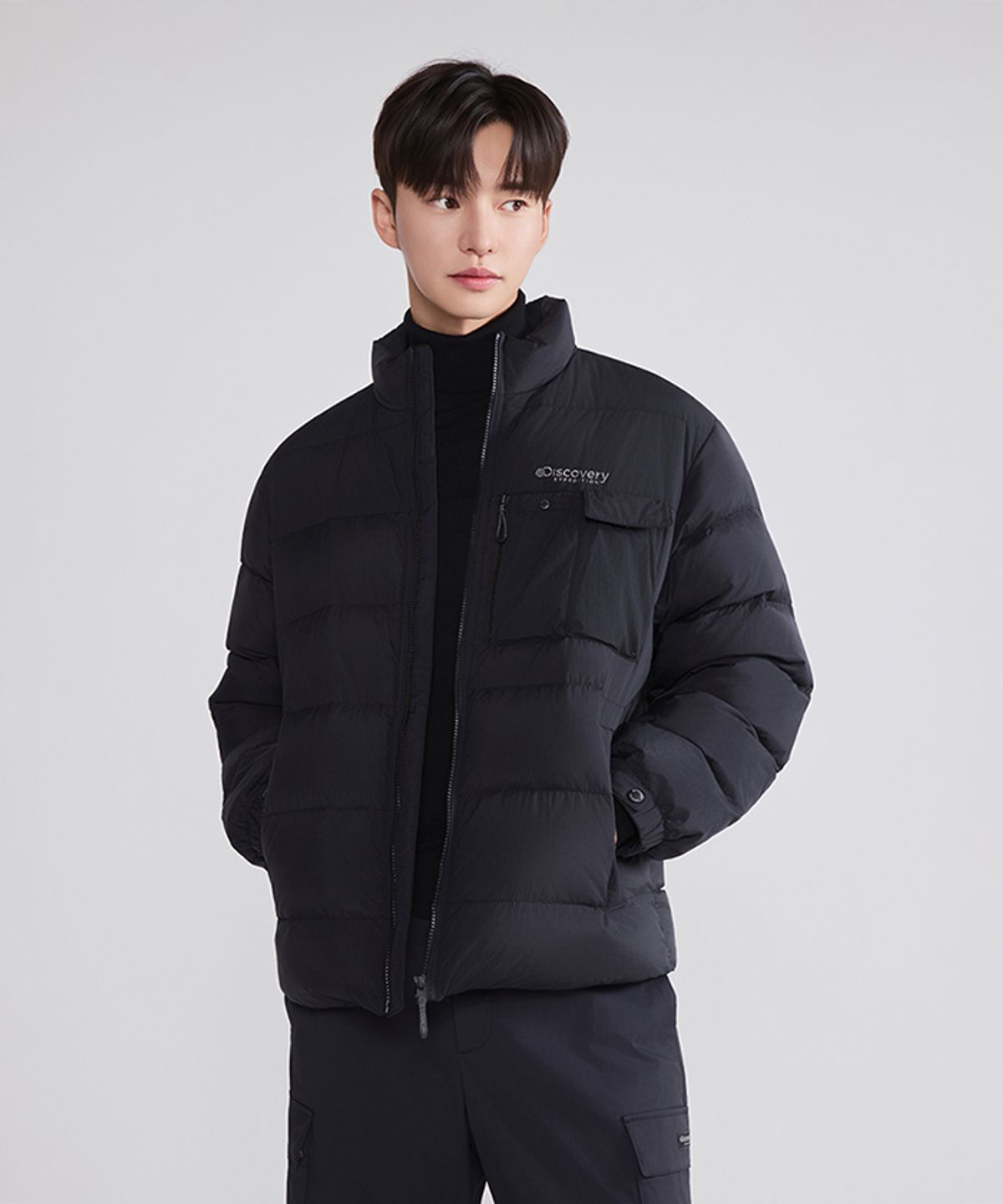 디스커버리 익스페디션(DISCOVERY EXPEDITION) 남성 멀티포켓 다운 경량패딩 (BLACK)