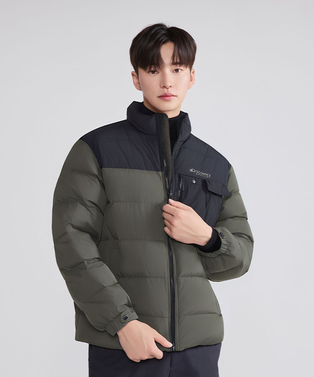 디스커버리 익스페디션(DISCOVERY EXPEDITION) 남성 멀티포켓 다운 경량패딩 (D.Khaki)