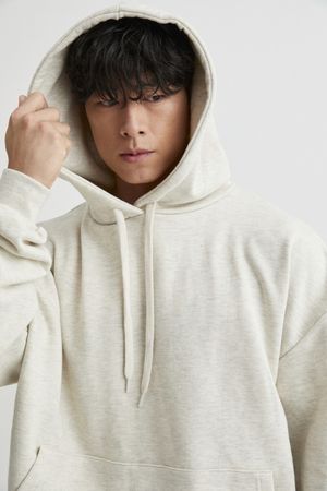 에센셜 백로고 오버핏 후드