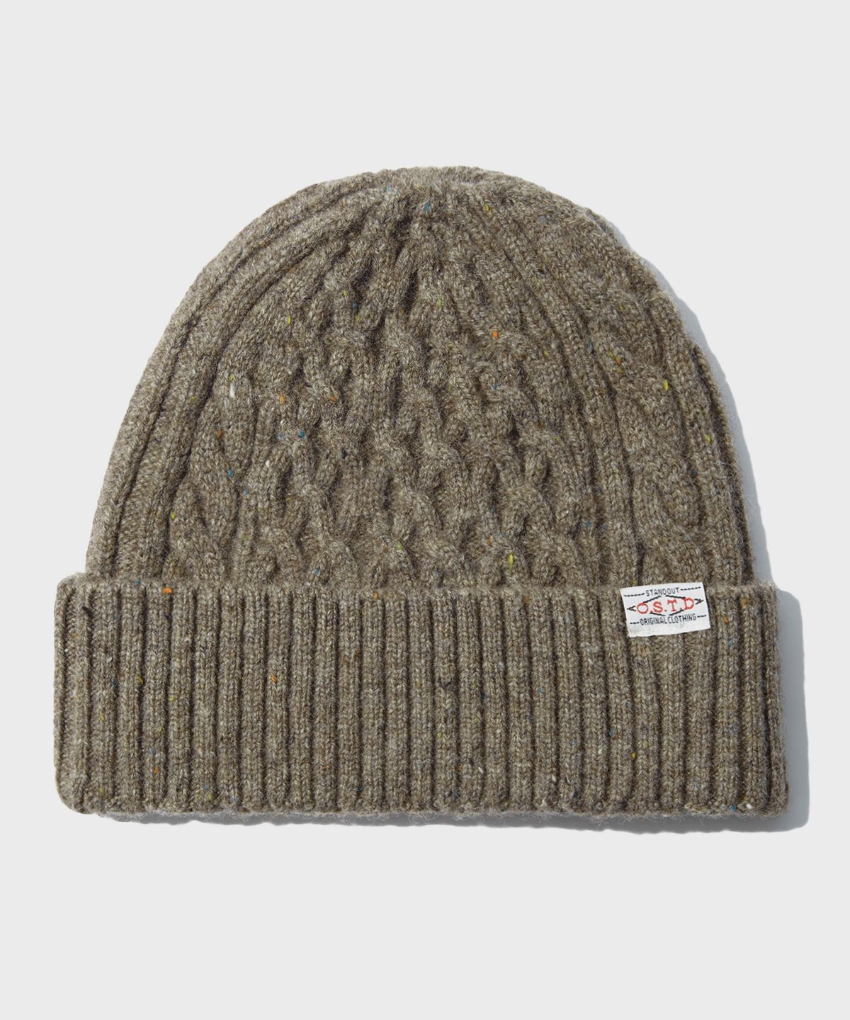 아웃스탠딩(OUTSTANDING) CABLE BEANIE_BROWN