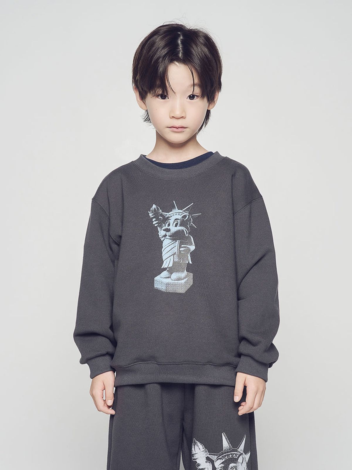 아크메드라비 키즈(acmedelaviekids) KIDS AC BEAR STATUE OF LIBERTY SWEATSHIRT (3 COLOR)